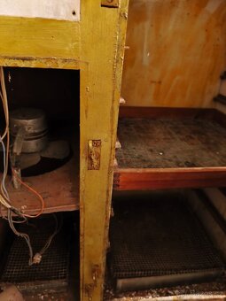 Prodám starší líheň na kuřata - 5