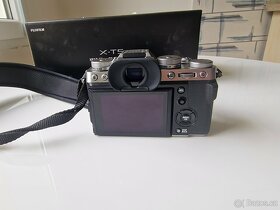 Bezzrcadlovka Fujifilm X-T5 + objektiv  XF 18-55mm f/2.8-4.0 - 5