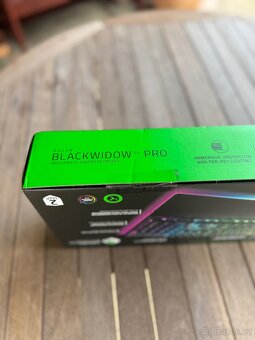 Razer BLACKWIDOW V4 PRO (Green Switch) - US, Nová - 5