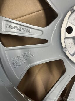 Octavia 4 R19 Nová originální sada - 5