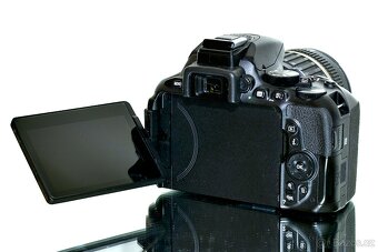 Nikon D5600 + Tamron 18-200mm + 16GB + stativ + brašna - 5