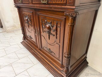 Starožitná masivní skříň - 5