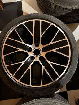 Original kola Taycan včetně pneu Michelin - 5
