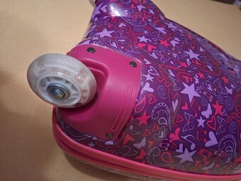 Dětský kufr se svítícími kolečky - 5