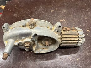 Predám MOTOR JAWA 550 555  pionýr - 5