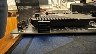 GIGABYTE B550 AORUS ELITE V2 + R5 5600X (6C/12T) - 5