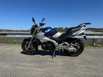 Suzuki GSR 600 - 5