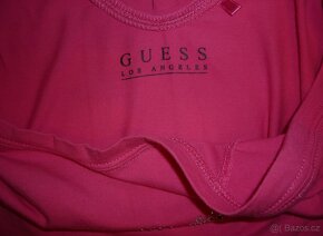 Tmavě růžové dámské tričko s 3/4 rukávem Guess - 5