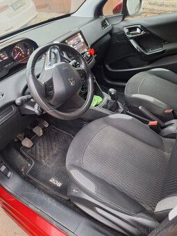 Peugeot 208 - 5