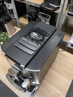 Kávovar Jura E8 - 5