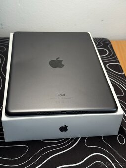 Apple iPad 9.generace 64 GB - 5
