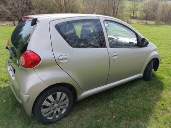 Aygo. 1.0 i Clima, 5x dveře, alu kola, EXPORT - 5