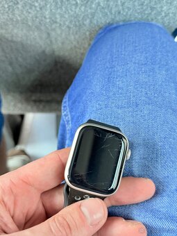 Prodám Apple Watch - 5