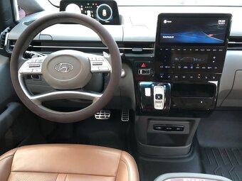 Hyundai Staria Luxury 4x4 panorama 2,2 diesel - 5
