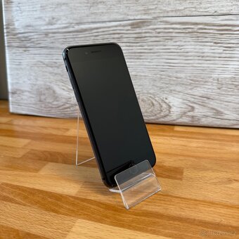 iPhone 8 64GB, černý (12 měsíců záruka) - 5