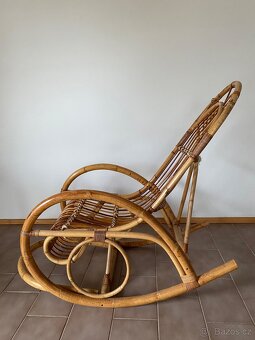 Houpací ratanové křeslo a stůl - 5