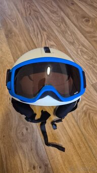 Helma s brýlemi na lyže - 5