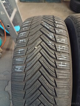 225/55/17 Michelin 97H - 5