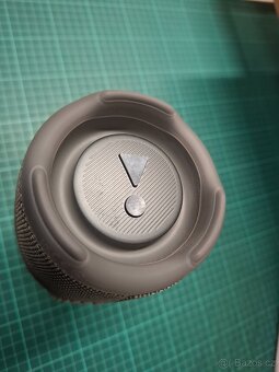 JBL Charge 5 - šedý - 5
