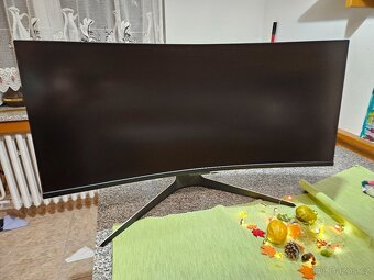 TCL 34R83Q 34" ultrawide monitor - 5
