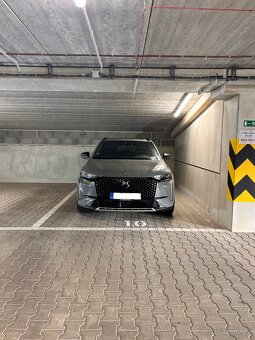 Pronájem garážového parkovacího stání – Bryksova ulice, Prah - 5