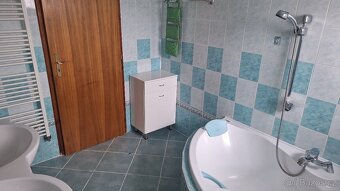 Pronájem prostorného bytu u Prahy – jen přímému zájemci - 5