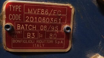 Elektromotor 750 W se šnekovou převodovkou 17,7 ot. - 5