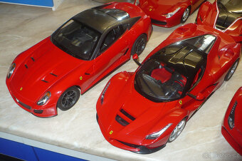 RC auto model 1:18 Rastar Ferrari - 5