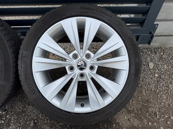 Originální alu Škoda R17 5x112 225/45 et49 - 5