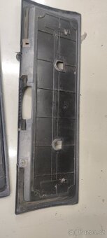 Bmw e30 2x kastlik, 2x plast pro zadni znacku - 5