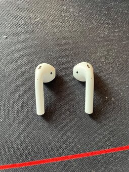 AirPods (2 generace) - 5