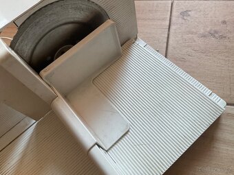 El.kráječ na chléb- Bosch - 5