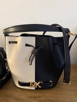 Prodám kabelku Guess a MK - 5