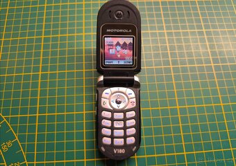 Motorola V180 - 5