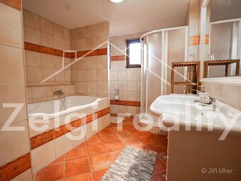Rohatec Prodej penzionu, 10 apartmánů - 5