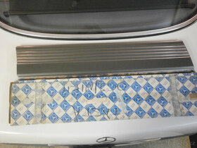 Mercedes W126 r. 79-85 - plastový kryt řidičových dveří NOVÝ - 5