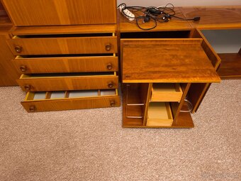 Dřevěná obývací stěna - 5