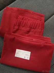 Záclony, červené závěsy, ubrus. - 5