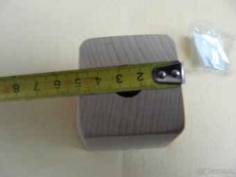 Hranaté dřevěné nábytkové nohy. - 5