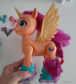 My Little Pony Figurka Sunny zpívá a bruslí - 5