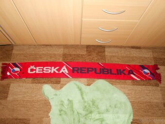 Fanoušovské šály 9kusů - druhy foto , cena celkem - 5