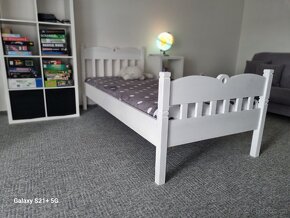 Rustikální postel z masivní borovice - 5