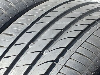 Pěkná letní alu kola Škoda Scala 205/50/17 vzorek 7mm - 5