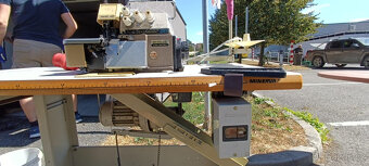 Prodám šicí stroj overclock 4 nitě včetně stolu - 5