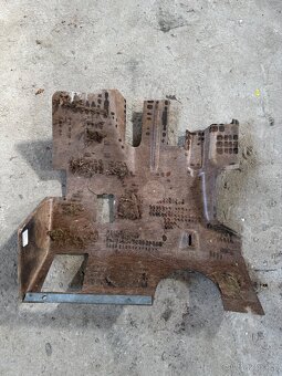 E30 - kryty pod volant - 5