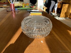 Broušené sklo, miska s výkem, průměr 14 cm - 5