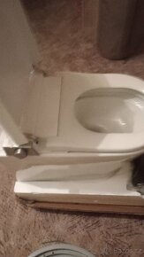 závěsné WC s vestavěným bidetem na dálkové ovládání - 5
