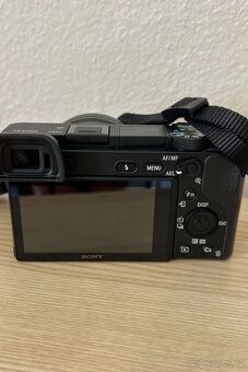 Sony Alpha A6300 + 16–50 mm + příslušenství - 5