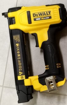 Dewalt aku sponkovacka 18v top stav - 5
