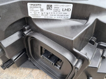 Levý přední LED světlomet Volvo V40, 32228479 - 5